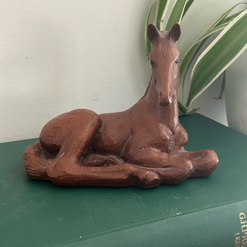 VTG Red Mill Mfg Resting Foal Laying Brown Horse Figurine 1989 Handcrafted